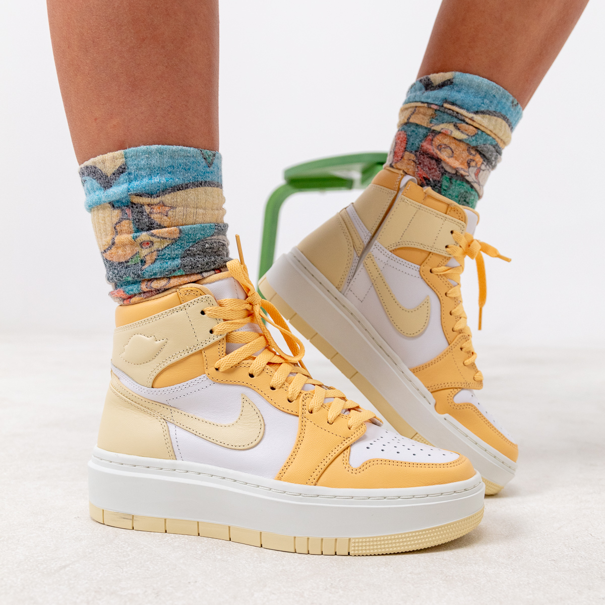 Nike WMNS Air Jordan 1 High Elevate ゴールド NIKE Pantofi Sport Air Jordan 1 Elevate High | BuzzSneakers Romania