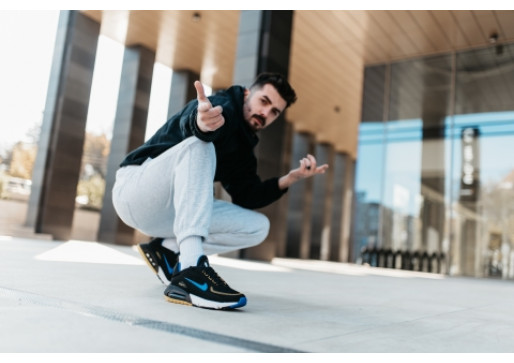 Buzz Sneaker Station - Suntem o echipa | BuzzSneakers Romania