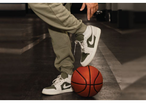 Jordan 1: Când un Clasic Devine Parte din Ziua Ta