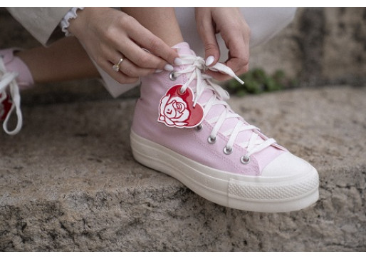 Adaugă un twist modern look-ului tău cu Chuck Taylor All Star Lift