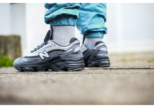 NEW BALANCE 1000 – MAI MULT DECÂT O SIMPLĂ PERECHE DE SNEAKERI
