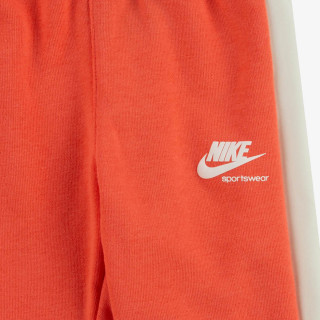 NIKE Seturi HERITAGE LOGO SWEAT SET ORANGE 24 MONTHS IN PINK 