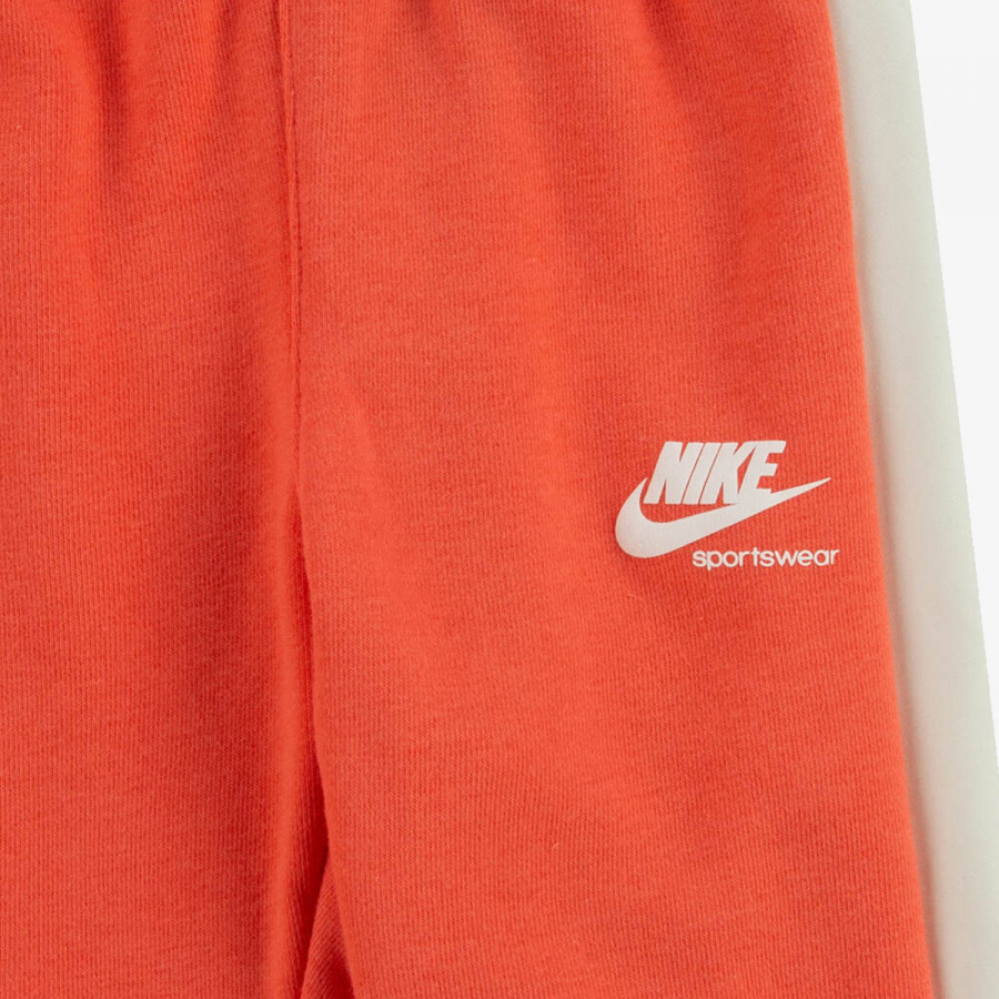 NIKE Seturi HERITAGE LOGO SWEAT SET ORANGE 24 MONTHS IN PINK 