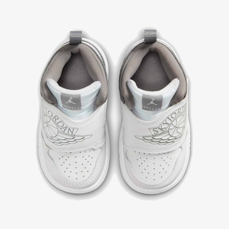 NIKE Pantofi Sport SKY JORDAN 1 BT 