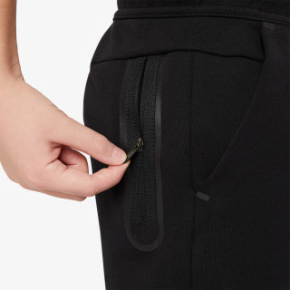 NIKE Pantaloni scurti Sportswear Tech 