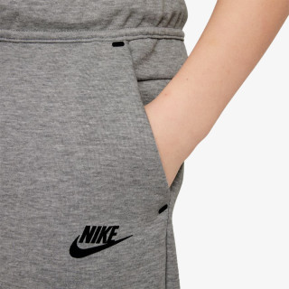 NIKE Pantaloni scurti Sportswear Tech 