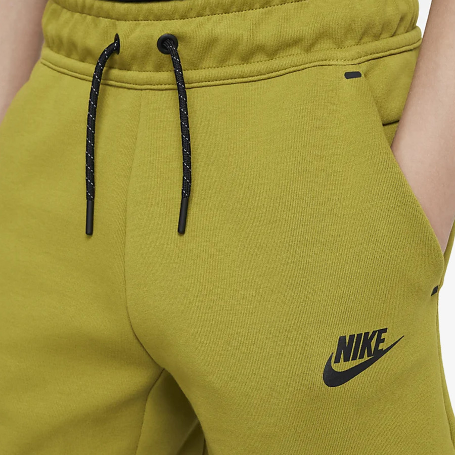 NIKE Pantaloni scurti Sportswear Tech 