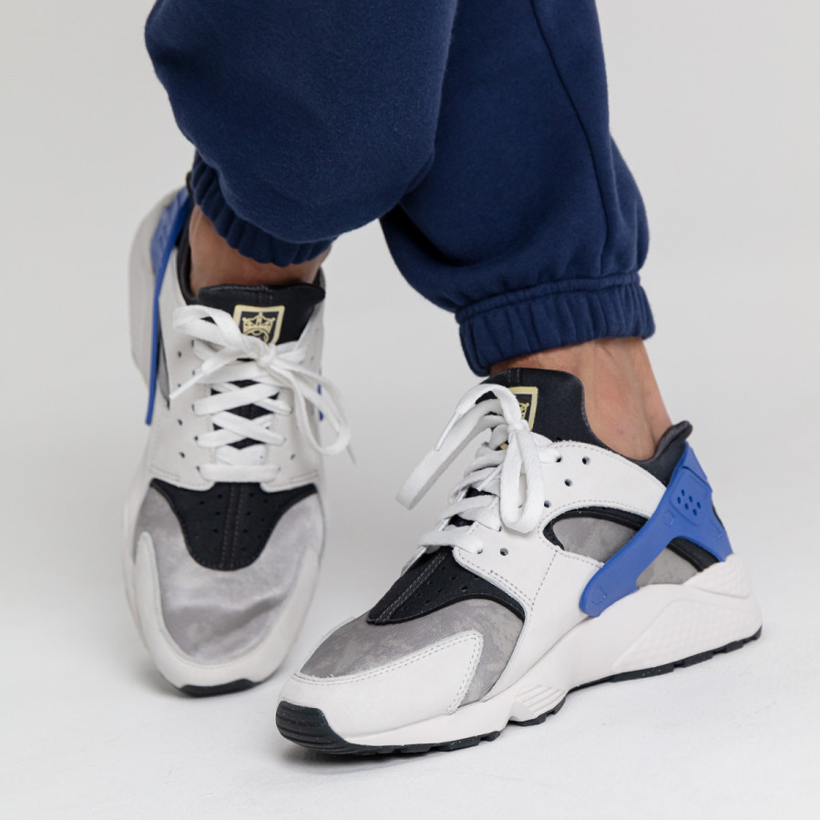 NIKE Pantofi Sport AIR HUARACHE PRM (WC) 