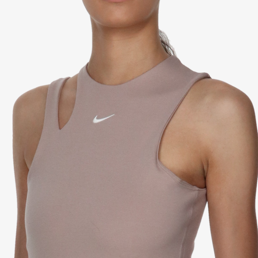 NIKE BODY Sportswear Essential 