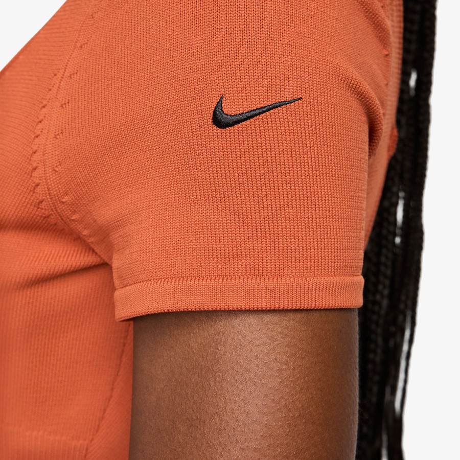 NIKE Body Sportswear Chill Knit 