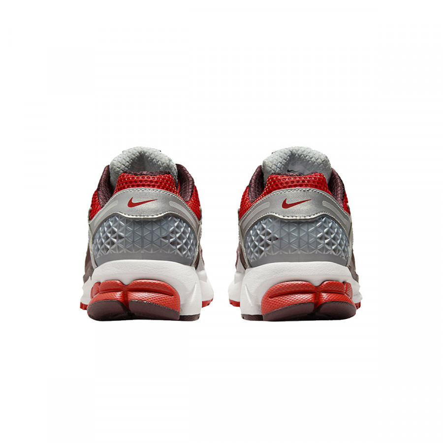 NIKE Pantofi Sport WMNS NIKE VOMERO 5 
