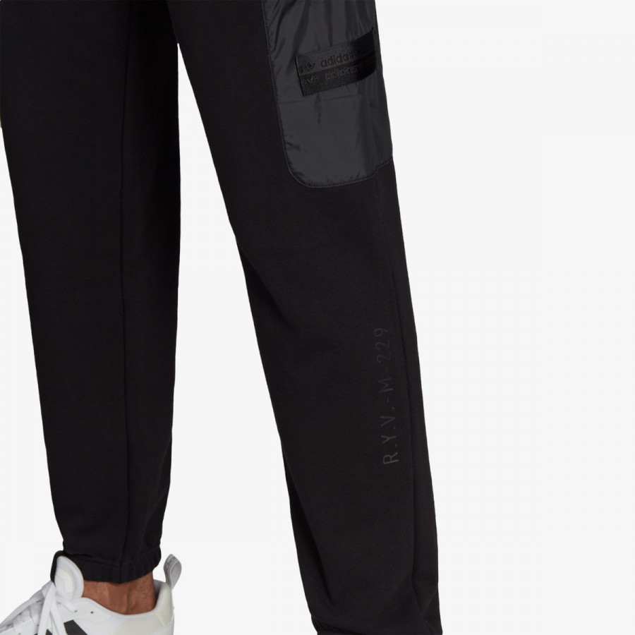 ADIDAS Pantaloni R.Y.V. CUFFED SWEAT PANTS<br /> 