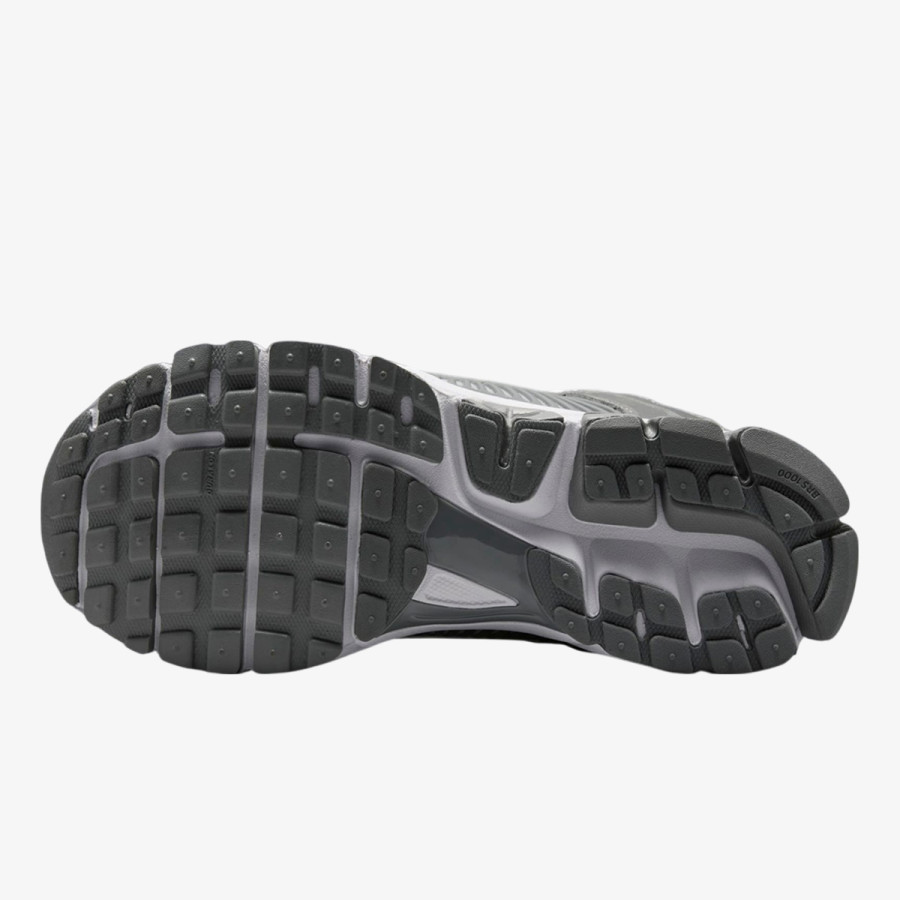 NIKE Pantofi Sport Vomero 5