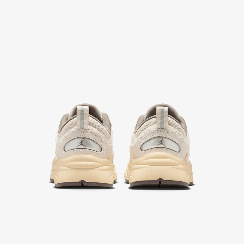 NIKE Pantofi Sport JORDAN TRUNNER O/S BG 