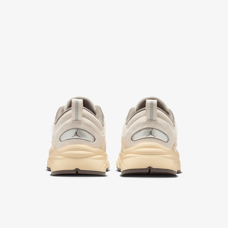 NIKE Pantofi Sport JORDAN TRUNNER O/S BG 