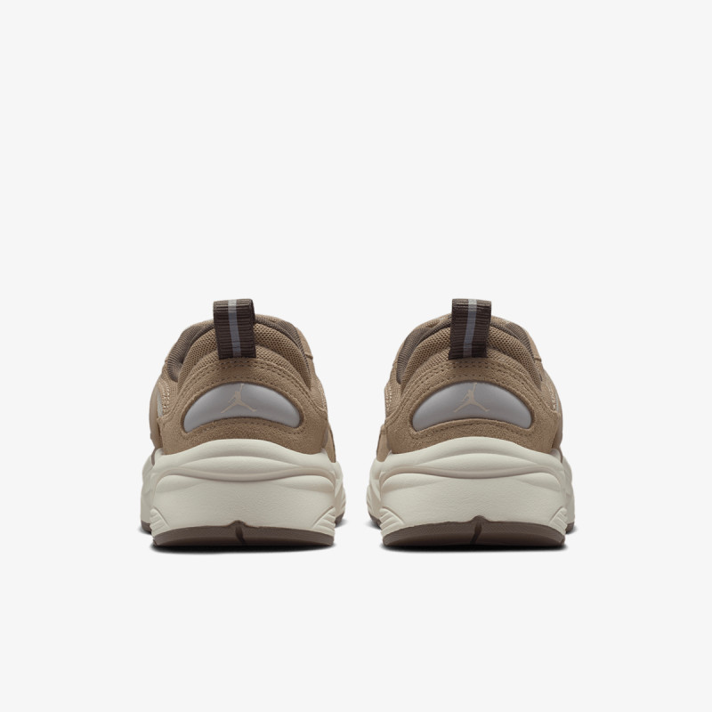 NIKE Pantofi Sport WMNS JORDAN TRUNNER O/S 